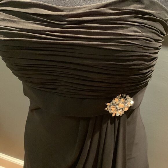 Morilee black gathered bodice crystal broach chiffon maxi, NWT, size 4 - Picture 5 of 11